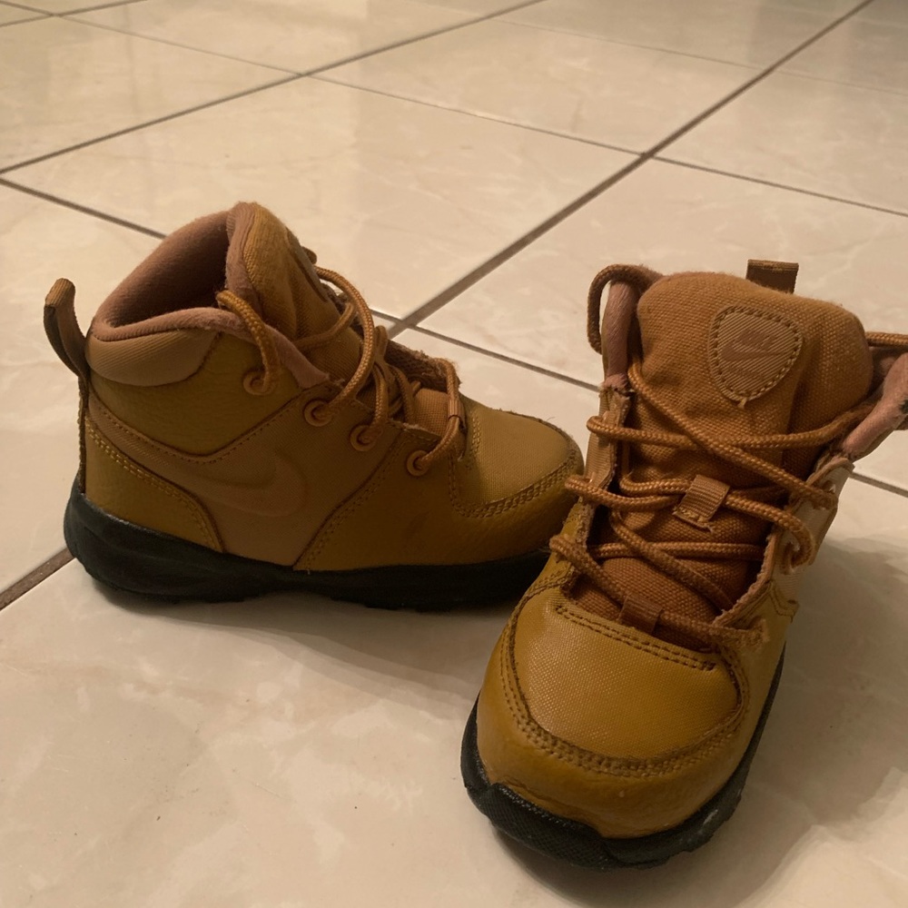 Nike Manona Toddler Boots